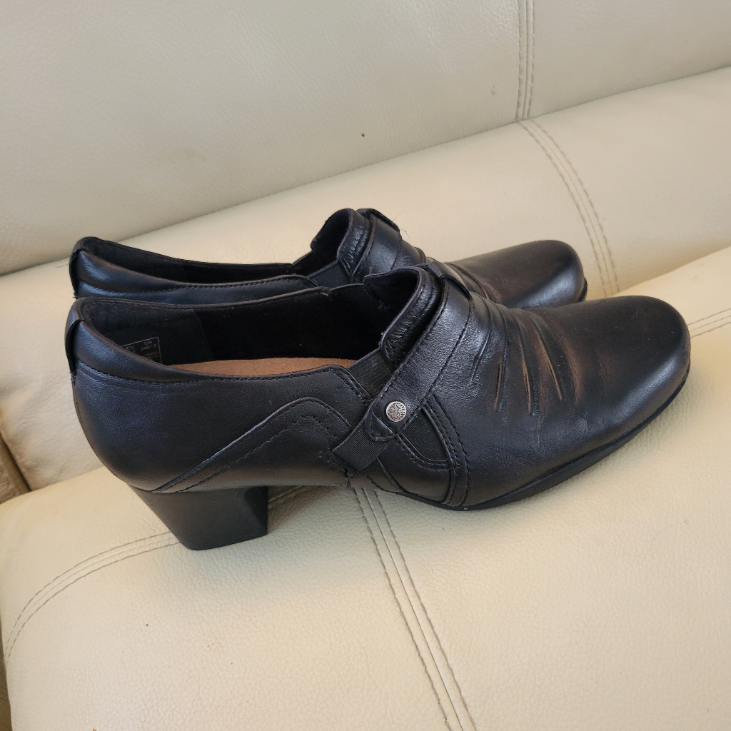 Clarks 8.5